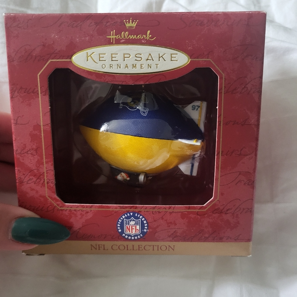 HALLMARK KEEPSAKE ORNAMENT NFL COLLECTION ST LOUIS RAMS 1997